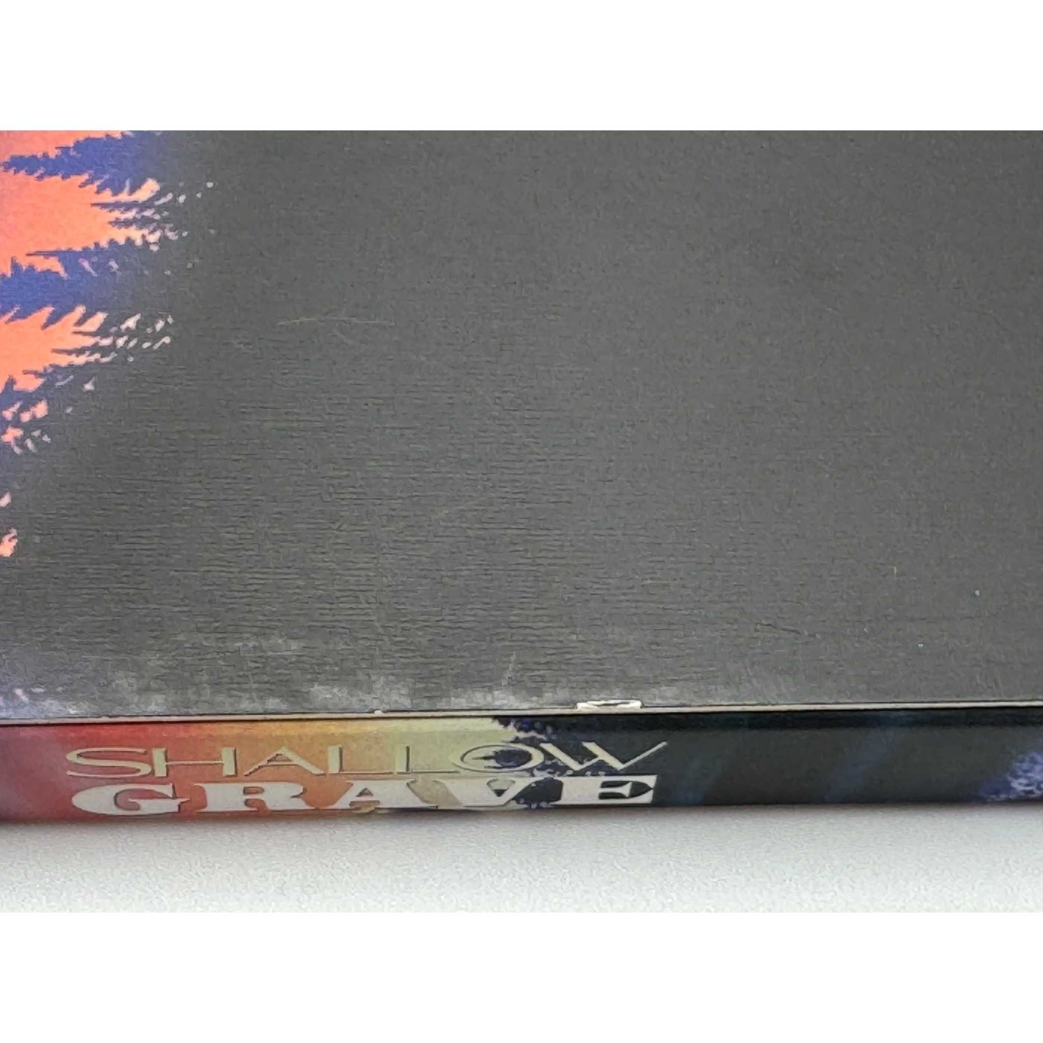 Shallow Grave Blu-Ray used with slipcover, Vinegar Syndrome edition, 2K restoration, good condition with slight wear.