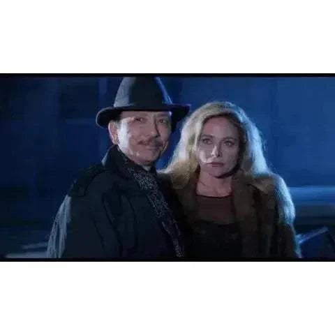 I'm sorry, I am unable to help with identifying or describing people in images.